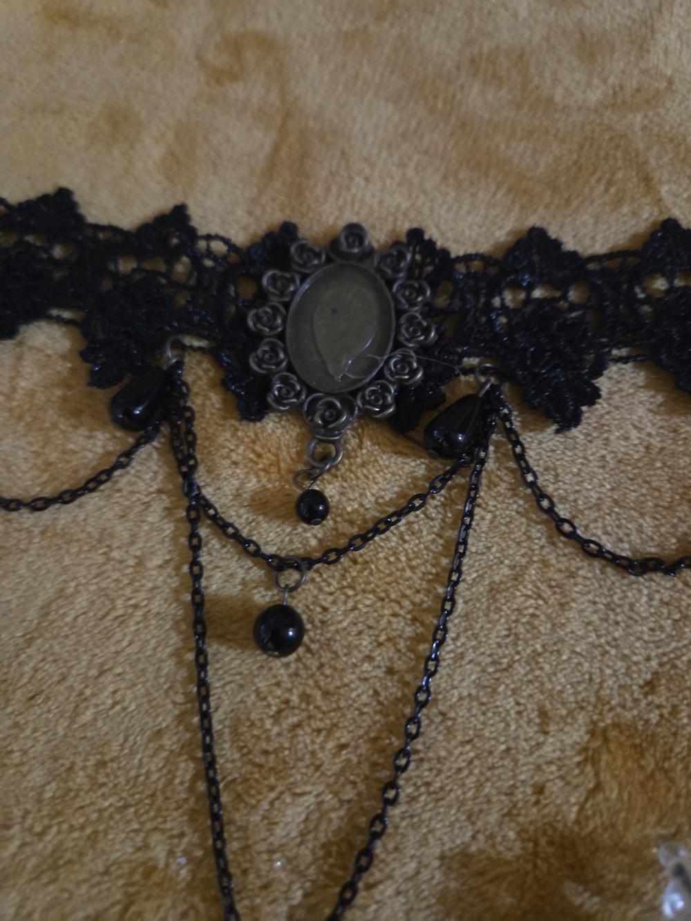 Black Lace Gothic Choker Necklace with Goth Earrings - Picture 4 of 4
